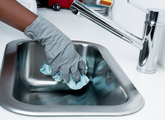 How to clean bathroom and kitchen sinks