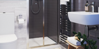 How to use toothpaste in the bathroom