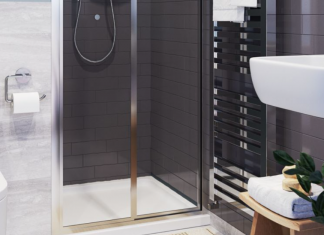 How to use toothpaste in the bathroom